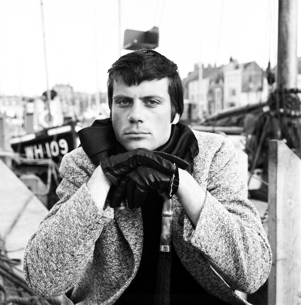 Hallucination: Oliver Reed