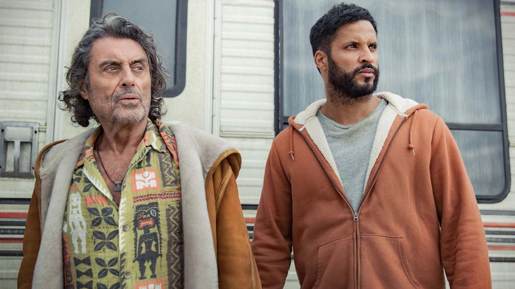 Mr. Wednesday a sinistra (Ian McShane) e Shadow Moon (Ricky Whittle)